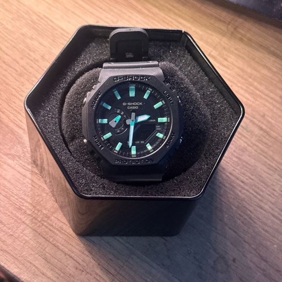 Casio G-Shock Black and Teal Smartwatch - Picture 4 of 4